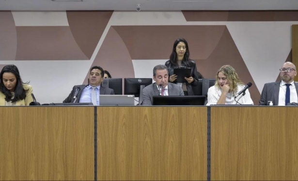 Reajuste de servidores da educa��o est� pronto para o 2� turno